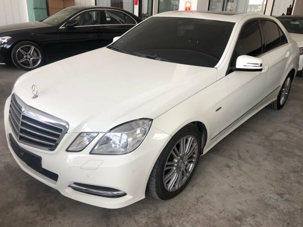 M-BENZ E200 白