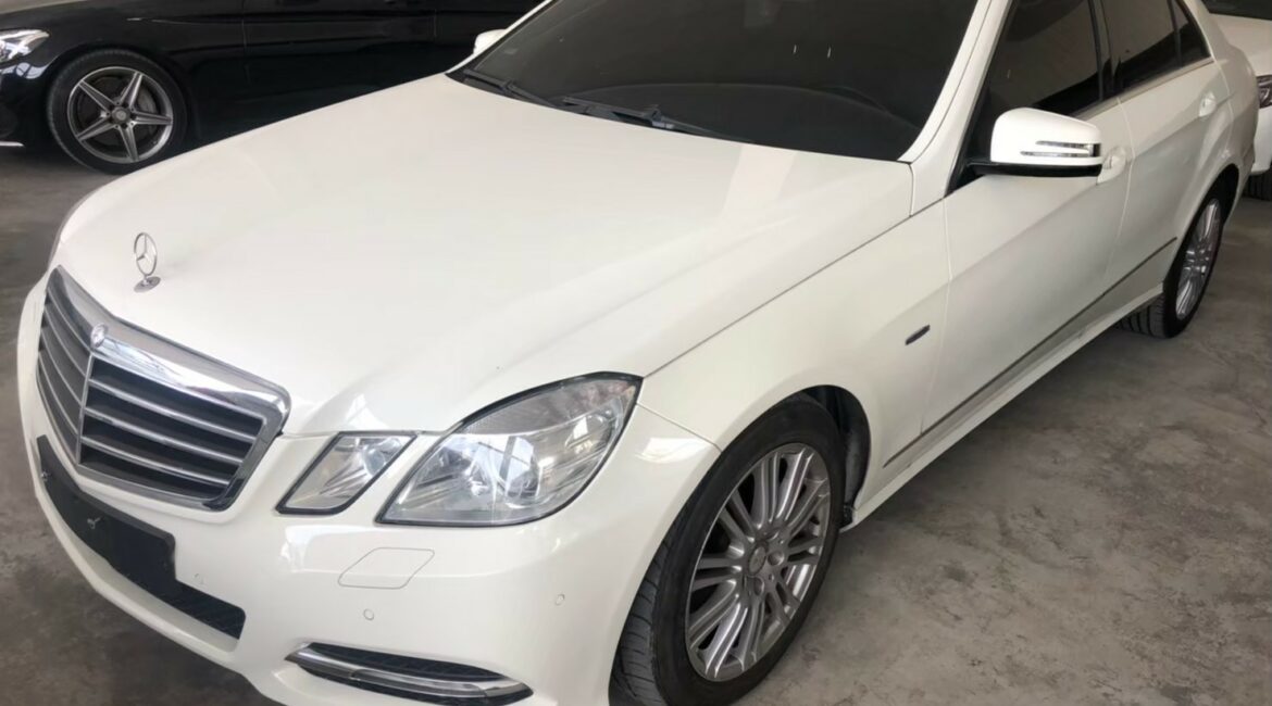 LINE ALBUM 二手2010 E200 478497 42076mi 售73.8 220817 10