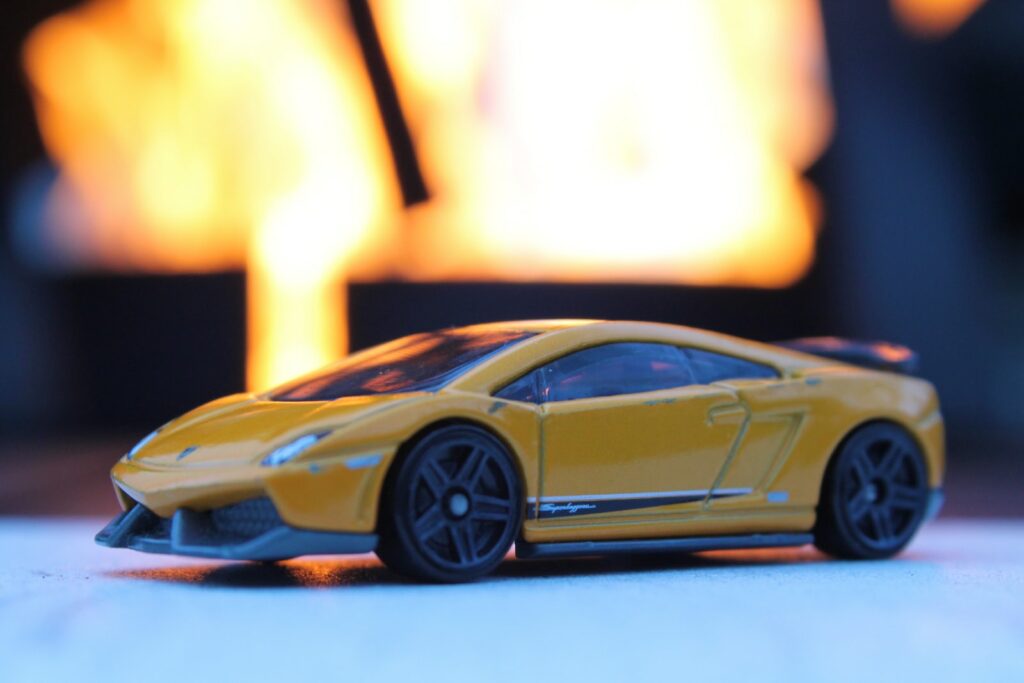 你也可以上網自己買外匯車!挑選3大重點懶人包 3 blue porsche 911 on road during daytime