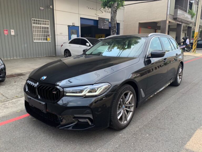 摩艾國際:現車近百台、價格最優惠、服務最周到! 19 2021 BMW 530i Touring xDrive 14886miles 49527 230718 3