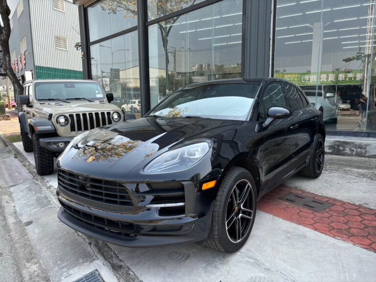 LINE ALBUM 2021 Porsche Macan 5171miles 14789 240523 19