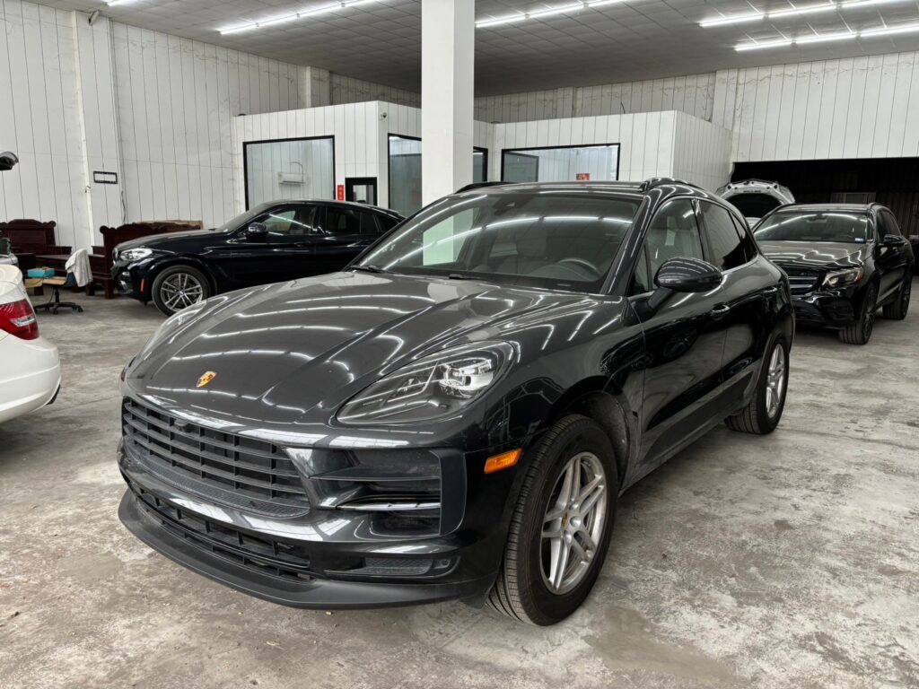 2021 Porsche Macan #18195 1 LINE_ALBUM_2021’MACAN 8495miles_18195_240523_21
