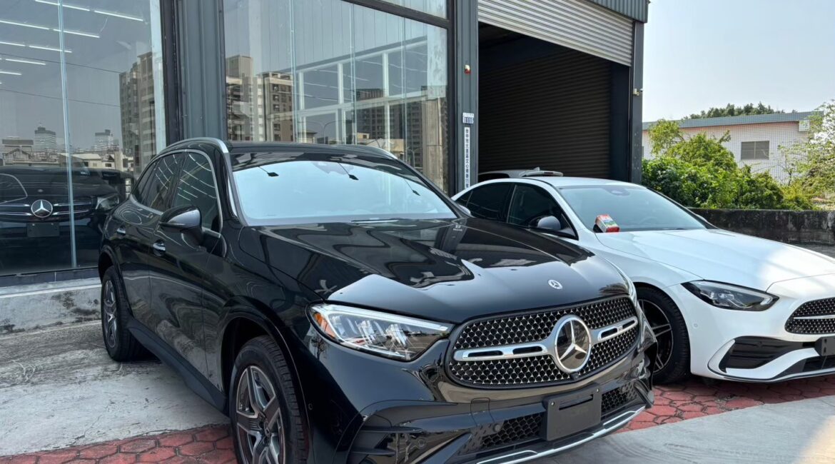 LINE ALBUM 2023 GLC300 AMG 4MATIC 107miles 37525 240522 19